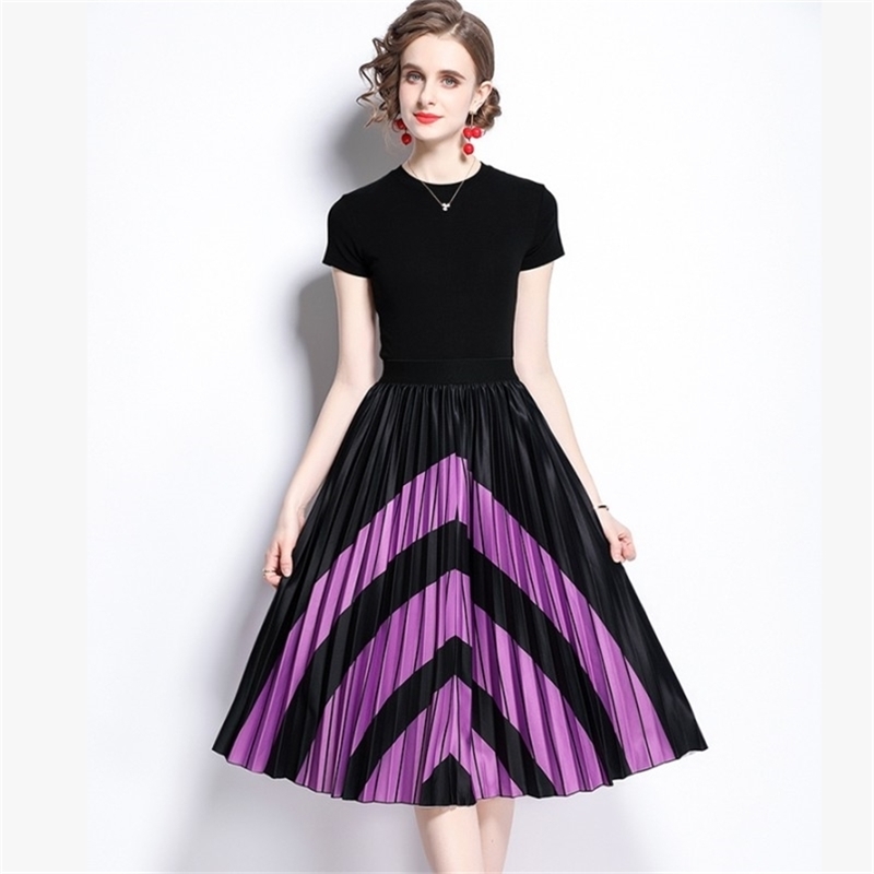 Summer Women's Two Piece Set Short Sleeve Black T-shirt Top + High Waist Hit Color Pleated Midi Skirt Ladies Suits 210519, Photo color
Summer Women's Two Piece Set Short Sleeve Black T-shirt Top + High Waist Hit Color Pleated Midi Skirt Ladies Suits 210519, Photo color