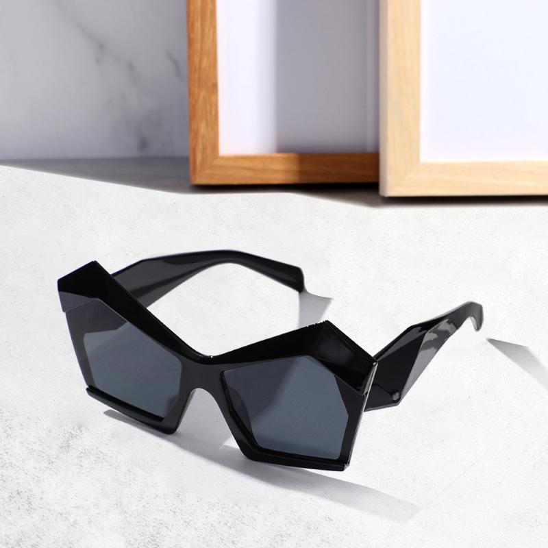 Sunglasses Women's Gradient Vintage Luxury Creative Oversized Frame Shade Sun Glasses Outdoor UV Protection UV400
Sunglasses Women's Gradient Vintage Luxury Creative Oversized Frame Shade Sun Glasses Outdoor UV Protection UV400