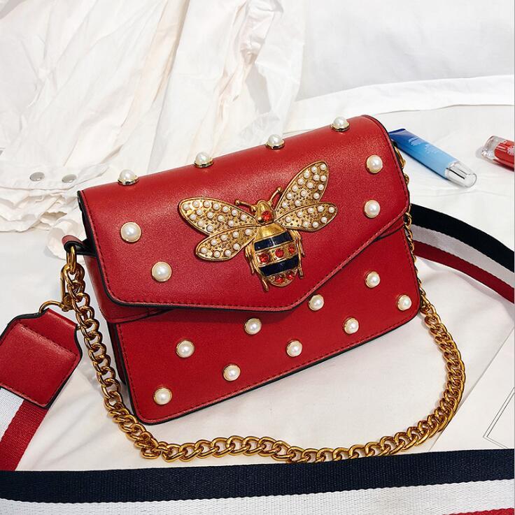 wholesale women handbag exquisite diamond chain bag sweet lady Pearl decoration womens shoulder bags striped wide shoulders strap fashion handbags
wholesale women handbag exquisite diamond chain bag sweet lady Pearl decoration womens shoulder bags striped wide shoulders strap fashion handbags