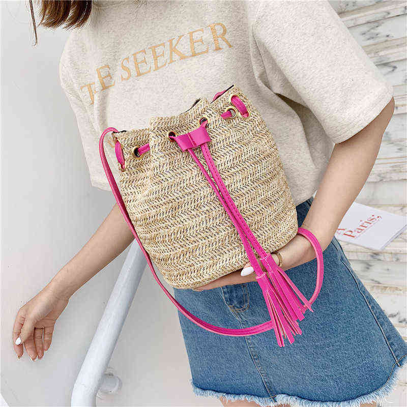 Fashion straw Non- Korean version 2025 versatile tassel bucket bag woven Messenger Single Shoulder Mess