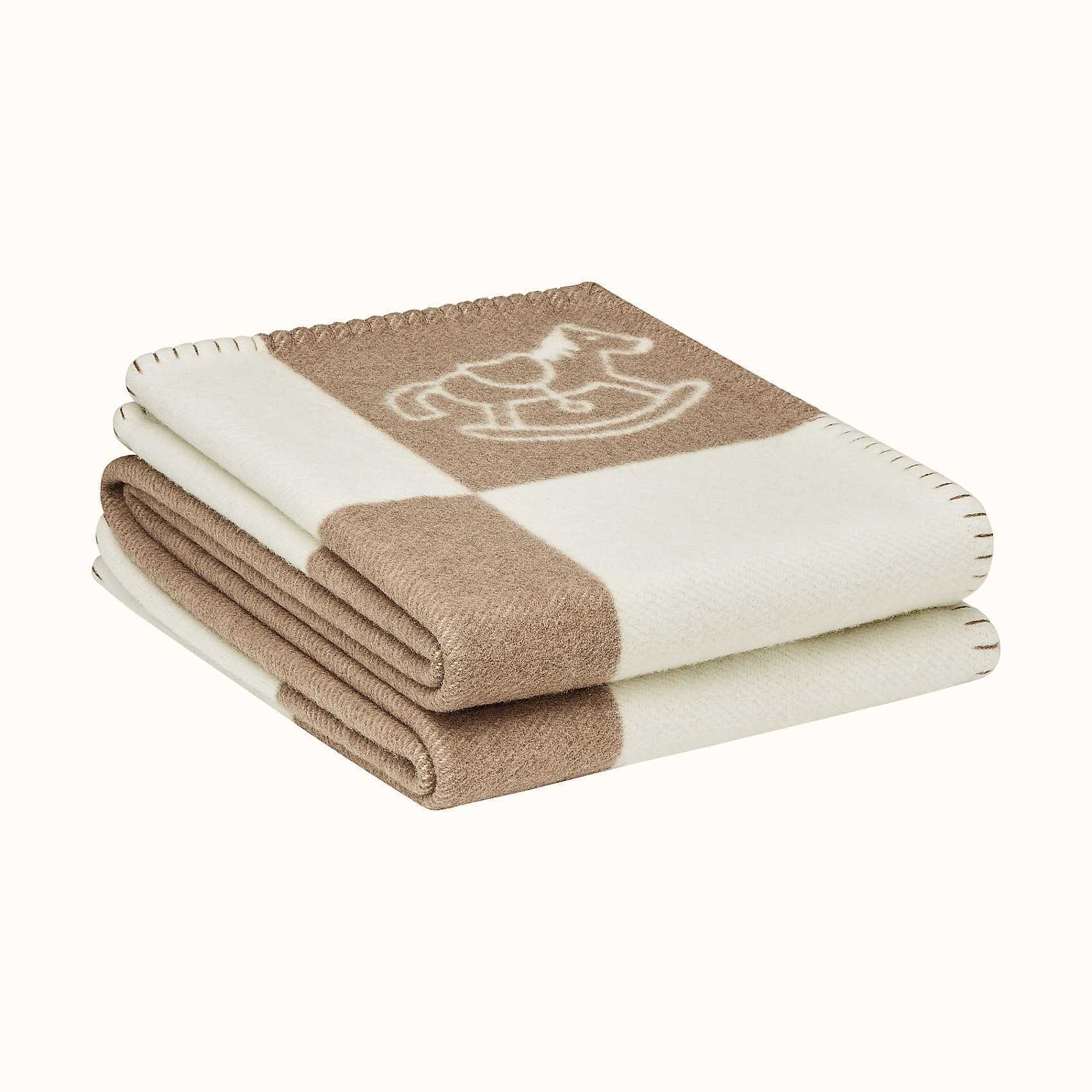 Printing Cashmere Blankets Latest Style Crochet Soft Wool Shawl Portable Warm Plaid Sofa Travel Fleece Knitted Throw Cape Blanket
Printing Cashmere Blankets Latest Style Crochet Soft Wool Shawl Portable Warm Plaid Sofa Travel Fleece Knitted Throw Cape Blanket