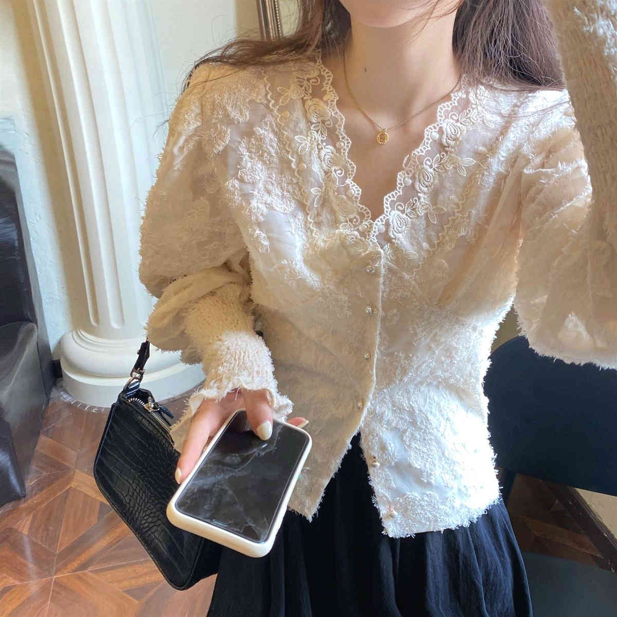 Puffer Sleeve V-Neck Flower Lace Patchwork Shirt Female Vintage Blouse and Tops Women Korean Style Button White Top Spring 210521