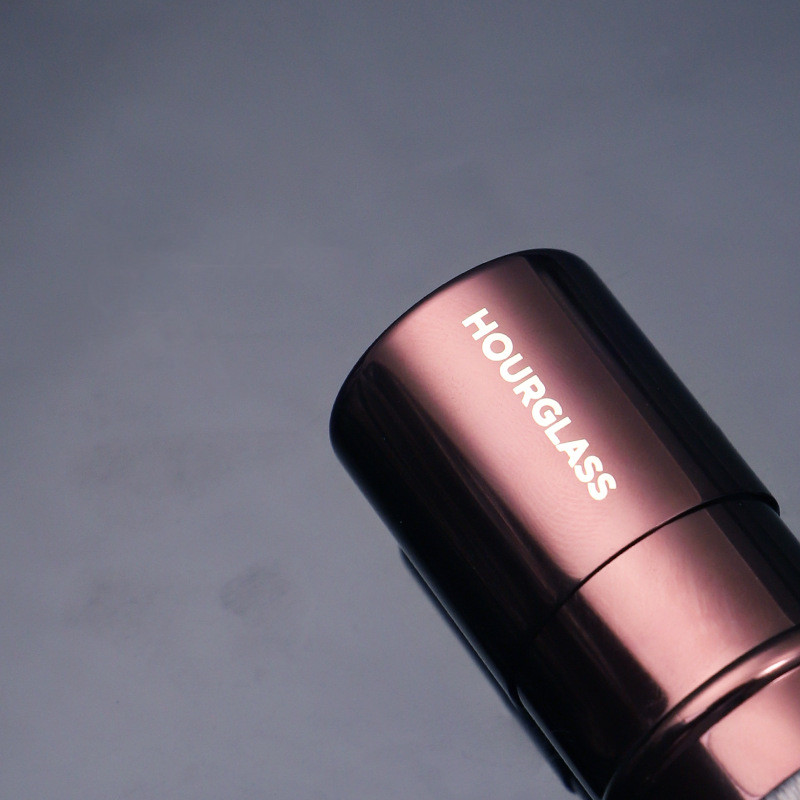 Hourglass Makeup Retractable Kabuki Cosmetic Brush - Dense Synthetic Hair Short Travel-Sized Foundation Powder Contour Beauty Blending Tool