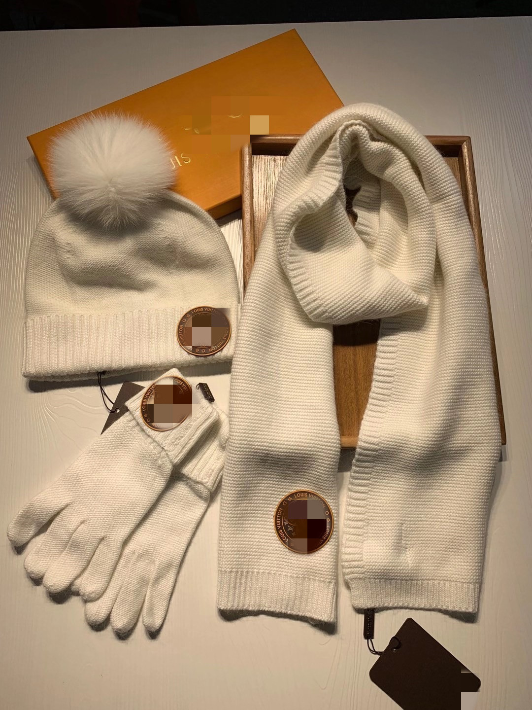 HIGH Quality Classic lattice Winter hats designers bone cap Mens women Couple scarf hat two-piece suit Scarf Caps Men Scarves Set2348, Blue;gray
HIGH Quality Classic lattice Winter hats designers bone cap Mens women Couple scarf hat two-piece suit Scarf Caps Men Scarves Set2348, Blue;gray