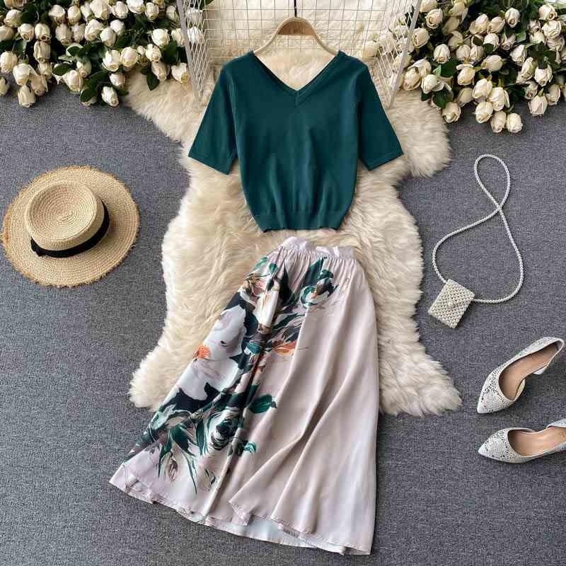 Gentle wind suit women's short-sleeved knitted tops, all-match design, two-piece printed skirts 210525, Green
Gentle wind suit women's short-sleeved knitted tops, all-match design, two-piece printed skirts 210525, Green