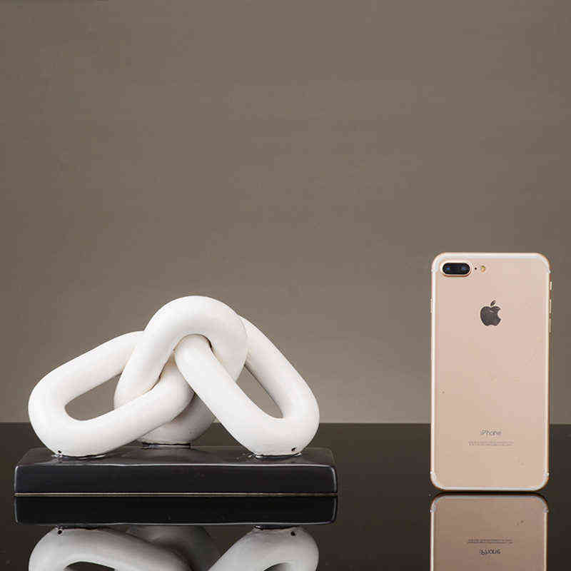 Nordic golden chain sculpture decorations office study desktop ceramic crafts Figurines Ring Chain Porcelain Home decor ornament 211108