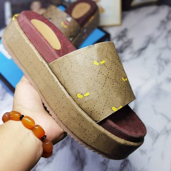 2021 Designer women slippers fashion Beach Thick bottom slipper luxury platform Alphabet lady Sandals Leather High heel slippery Large size, Black
2021 Designer women slippers fashion Beach Thick bottom slipper luxury platform Alphabet lady Sandals Leather High heel slippery Large size, Black