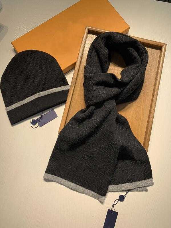 High Quality Men Women Designers Hat Scarf Sets Classic Lattice Keep Warm in Winter Two-piece Wool Hats & Scarves Set Brand 2021 Fashion Accessories
High Quality Men Women Designers Hat Scarf Sets Classic Lattice Keep Warm in Winter Two-piece Wool Hats & Scarves Set Brand 2021 Fashion Accessories