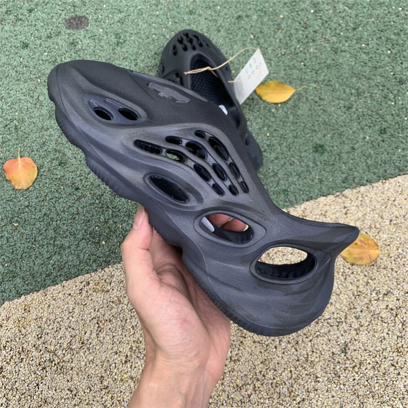 Foam Runner MXT Moon Grey Sand Shoes Ararat Men Women GV7904 color scheme light brown hue around the sole and midsole with box
Foam Runner MXT Moon Grey Sand Shoes Ararat Men Women GV7904 color scheme light brown hue around the sole and midsole with box