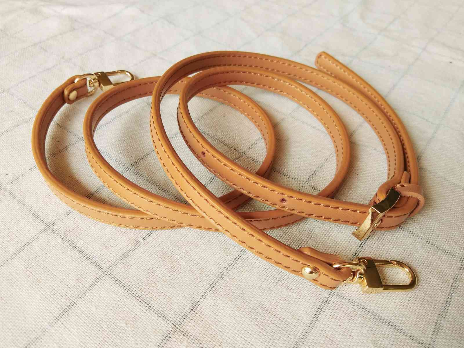 0.9cm(0.35")Luxury Real Leather Crossbody Strap Replacement 41.3"-48.4" Adjustable Bag Accessories
0.9cm(0.35")Luxury Real Leather Crossbody Strap Replacement 41.3"-48.4" Adjustable Bag Accessories