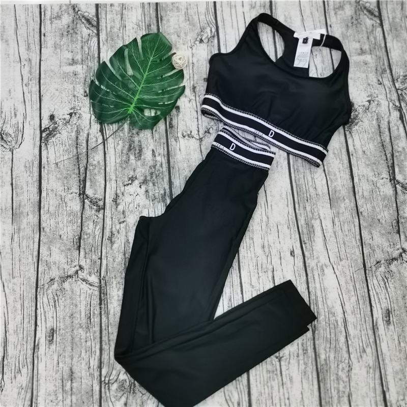 Black Tight Tracksuits Letter Printed Gym Set Simple Design High Elastic Yoga Suit Women Sport Suit 
Black Tight Tracksuits Letter Printed Gym Set Simple Design High Elastic Yoga Suit Women Sport Suit