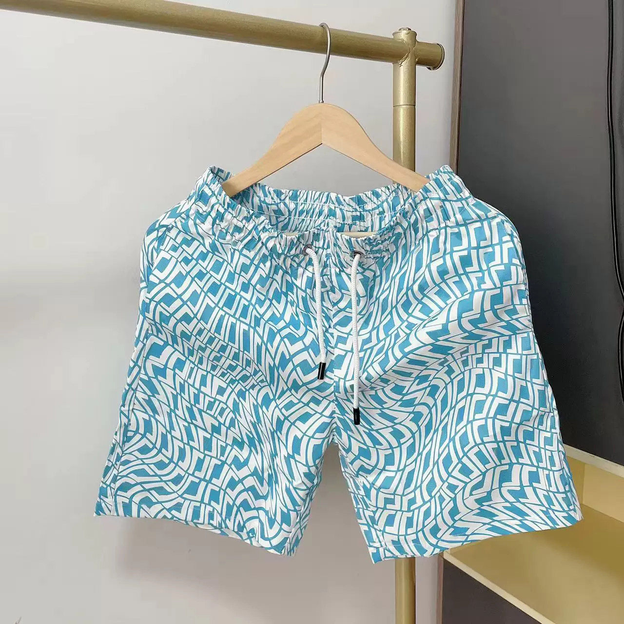 22ss designer style Waterproof fabric runway Short Summer Beach Pants Mens Board Shorts couple outfit Surf Shorts Swim Trunks Sport Shorts
22ss designer style Waterproof fabric runway Short Summer Beach Pants Mens Board Shorts couple outfit Surf Shorts Swim Trunks Sport Shorts