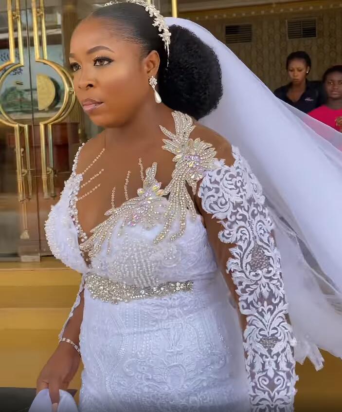 Luxury African White Lace Mermaid Wedding Dresses Bridal Gows With Long Sleeves Crystals Beads Appliqued Belt Plus Size Bride Formal Dress Chapel Vest