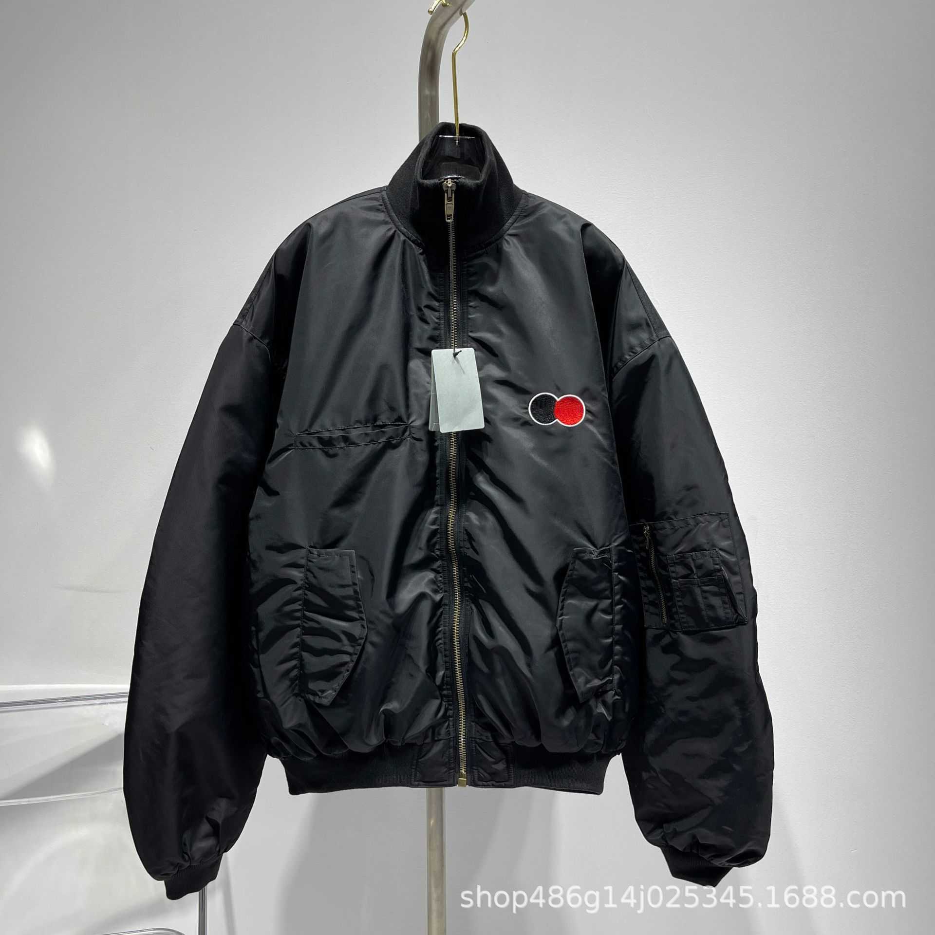 Paris home flying suit double circle letter embroidered cotton casual zipper Unisex jacket, Black
Paris home flying suit double circle letter embroidered cotton casual zipper Unisex jacket, Black