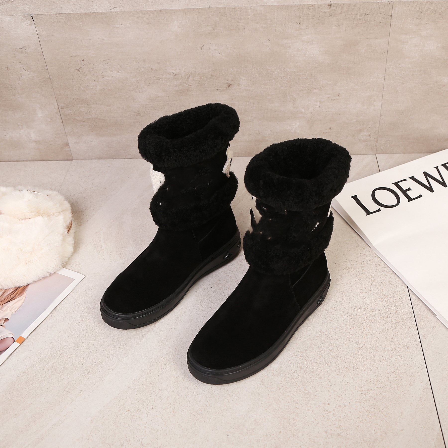 2021 designers snow boots women fashion soft leather flat girls casual winter brown shoe with fur half boot black, Box
2021 designers snow boots women fashion soft leather flat girls casual winter brown shoe with fur half boot black, Box