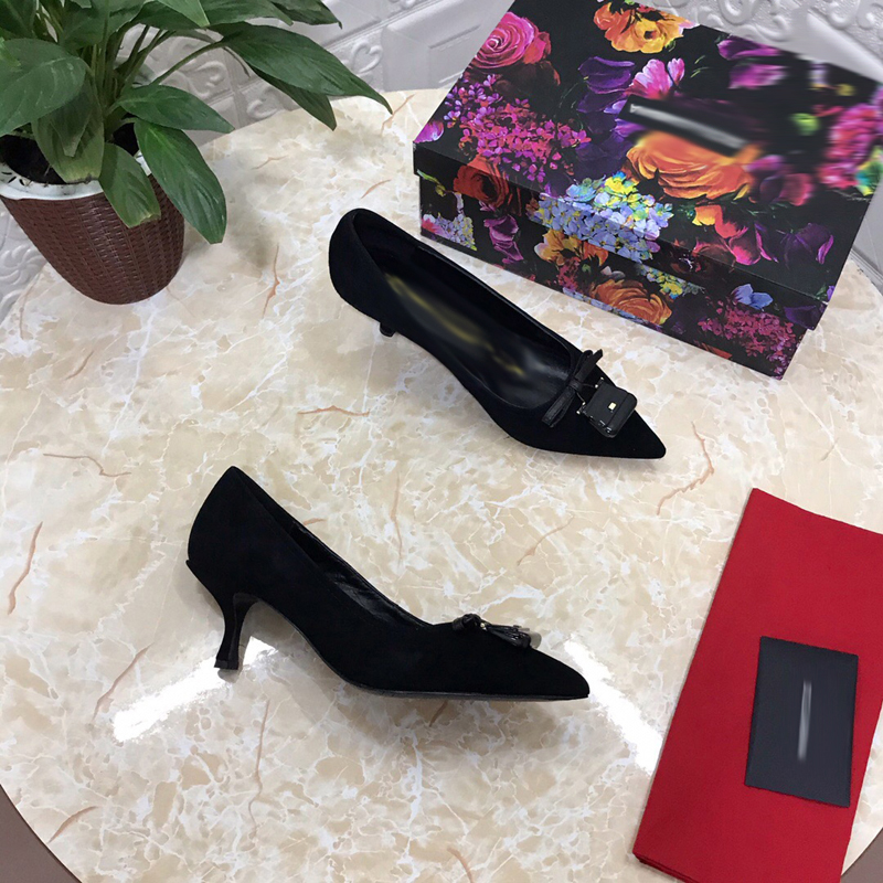 2021 Good Quality Fashion Women Luxurys Designers Shoes Designer Sandals Womens Luxury High Heels Sandal Dress Shoess With Box Size 35-41 -H638, Black
2021 Good Quality Fashion Women Luxurys Designers Shoes Designer Sandals Womens Luxury High Heels Sandal Dress Shoess With Box Size 35-41 -H638, Black