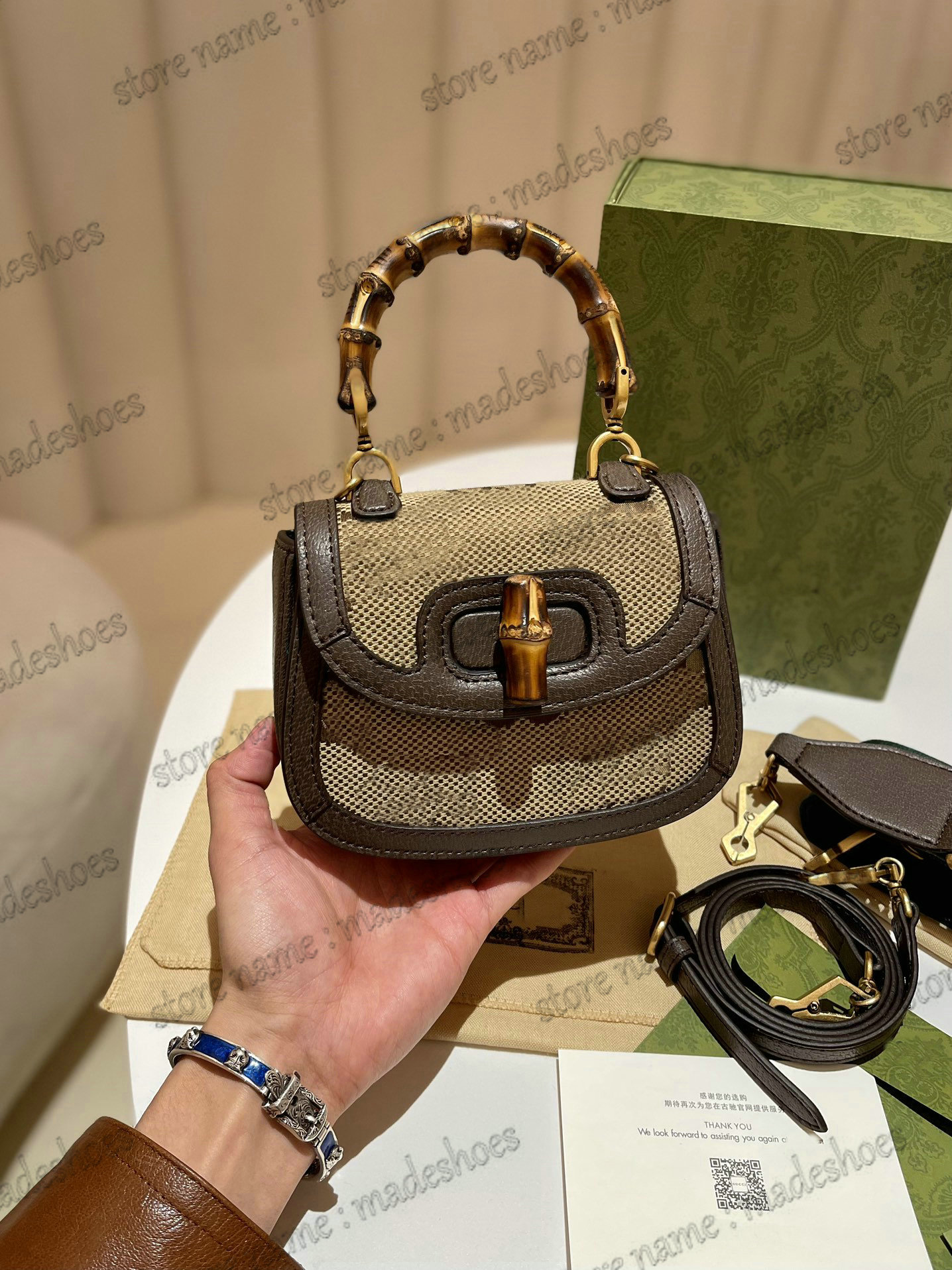 Mini Jumbo Bamboo Bag 686864 Camel Ebony Canvas Leather Shoulder Bag Green and Red Web Crossbody Designer Handbag Womens Luxurys Vintage Top Handle Bags
Mini Jumbo Bamboo Bag 686864 Camel Ebony Canvas Leather Shoulder Bag Green and Red Web Crossbody Designer Handbag Womens Luxurys Vintage Top Handle Bags