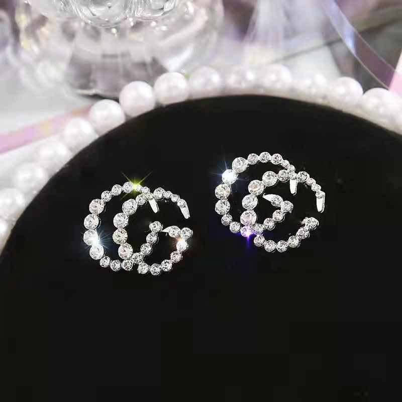 Vintage Earrings Fashion Letter Earring Studs Women's Luxury Designer Jewelry High Quality for lady Women Party Wedding Lovers Gift no box
Vintage Earrings Fashion Letter Earring Studs Women's Luxury Designer Jewelry High Quality for lady Women Party Wedding Lovers Gift no box