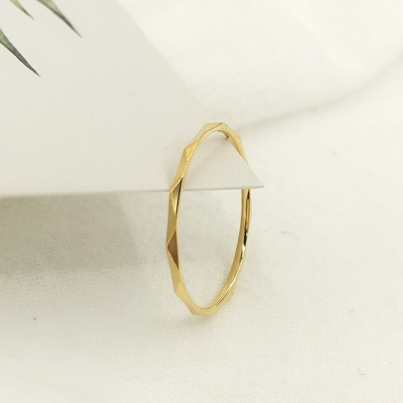 Hot 18K Gold Titanium Steel Anti color female V-section thin simple net red ring jewelry, Black
Hot 18K Gold Titanium Steel Anti color female V-section thin simple net red ring jewelry, Black
