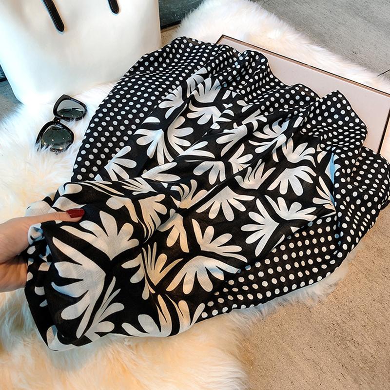 Scarves 2021 Brand Spring Summer Autumn Winter Women's Beach Cotton Shawl Scarf Ladies Fashion Headscarf Pashmina 
Scarves 2021 Brand Spring Summer Autumn Winter Women's Beach Cotton Shawl Scarf Ladies Fashion Headscarf Pashmina