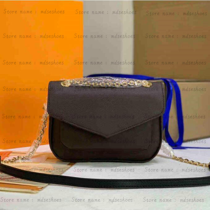 Passy Compact Chain Bag Monograms Leather Handbag Womens Designers Luxurys Cross Body With a magnetic Lock
Passy Compact Chain Bag Monograms Leather Handbag Womens Designers Luxurys Cross Body With a magnetic Lock