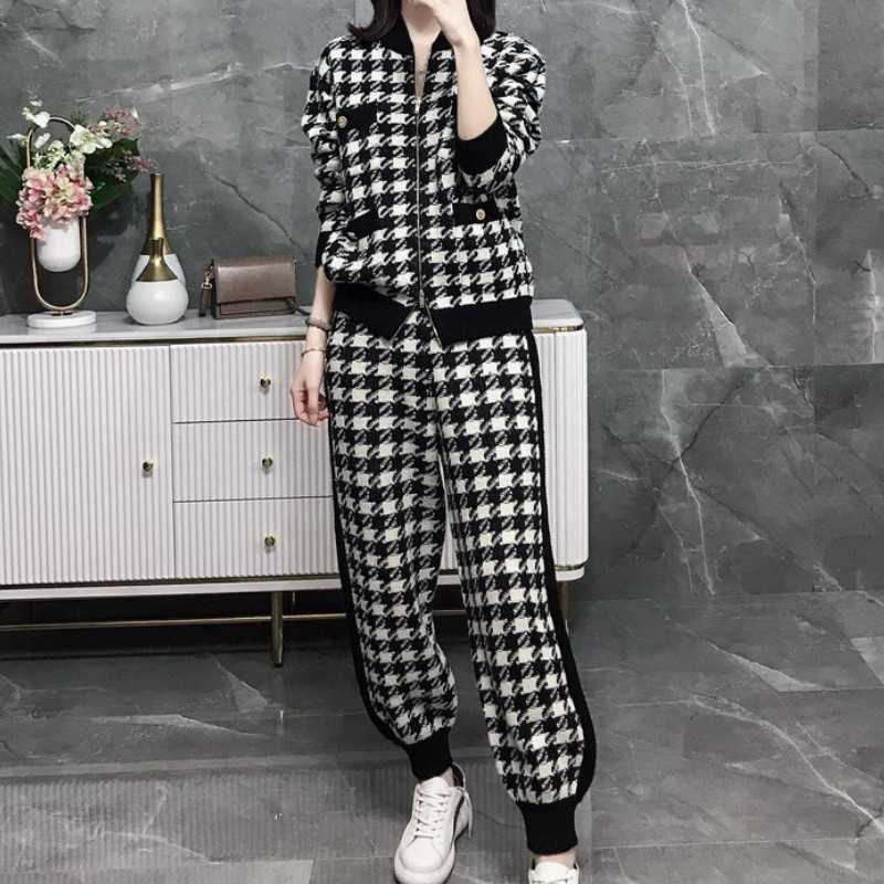 Autumn Winter Retro 2 Piece Set Women Black White Houndstooth Casual Zip Sweater Jacket + Knitted Pants Suit Female Clothing 210526, Photo color
Autumn Winter Retro 2 Piece Set Women Black White Houndstooth Casual Zip Sweater Jacket + Knitted Pants Suit Female Clothing 210526, Photo color