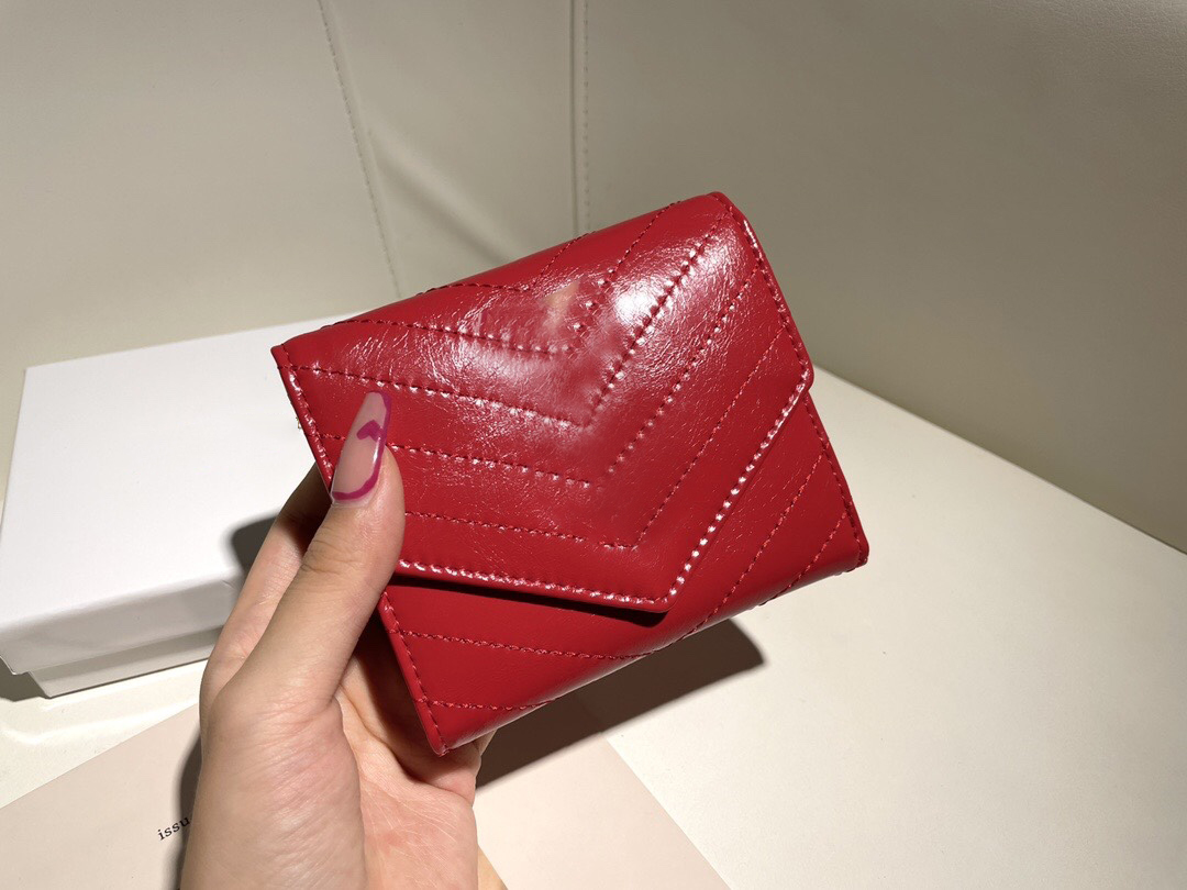 Designers men and women purse leather short luxury brand card money pure color hand top quality classic size 11-8-2cm, Red
Designers men and women purse leather short luxury brand card money pure color hand top quality classic size 11-8-2cm, Red