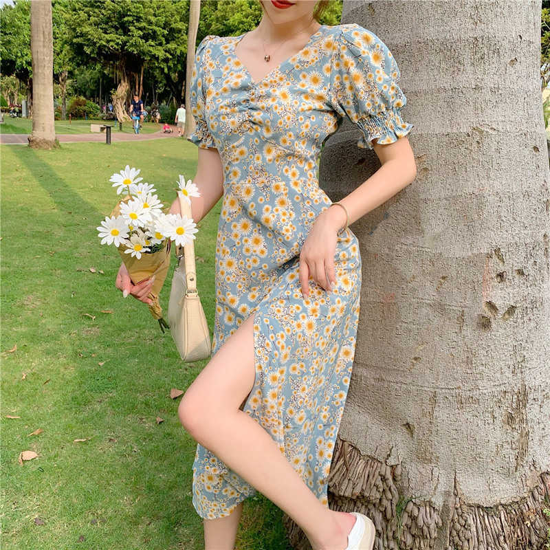 Summer French Retro Flower Dres Slim Slit Elegant V-neck Puff Sleeve Long Green 210604
Summer French Retro Flower Dres Slim Slit Elegant V-neck Puff Sleeve Long Green 210604