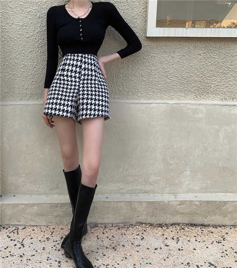 Colorfaith Autumn Winter Women Shorts Wide Leg High Waist Fashionable Woolen Tweed Checkered Lady Trousers P1257 210714