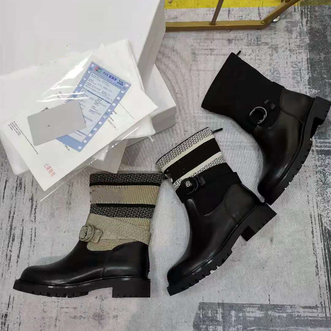New Autumn/Winter Boots color matching letters LOGO round toe middle are designed for women, Clear
New Autumn/Winter Boots color matching letters LOGO round toe middle are designed for women, Clear