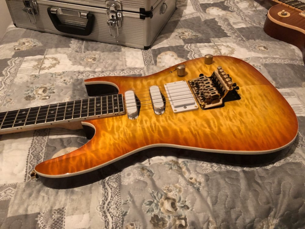Pensa Mark Knopfler MK-I Classic Amber Sunuburst Electric Guitar Quilted Maple Top, HSS White Pickups, Floyd Rose Tremolo Bridge & Locking nut, Gold Hardware
Pensa Mark Knopfler MK-I Classic Amber Sunuburst Electric Guitar Quilted Maple Top, HSS White Pickups, Floyd Rose Tremolo Bridge & Locking nut, Gold Hardware