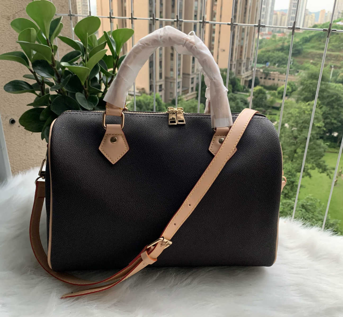 CLASSIC FLOWER Fashion Leather Handbags Shoulder 35cm Crossbody Bags for Women Handbag Purse, Brown plaid
CLASSIC FLOWER Fashion Leather Handbags Shoulder 35cm Crossbody Bags for Women Handbag Purse, Brown plaid