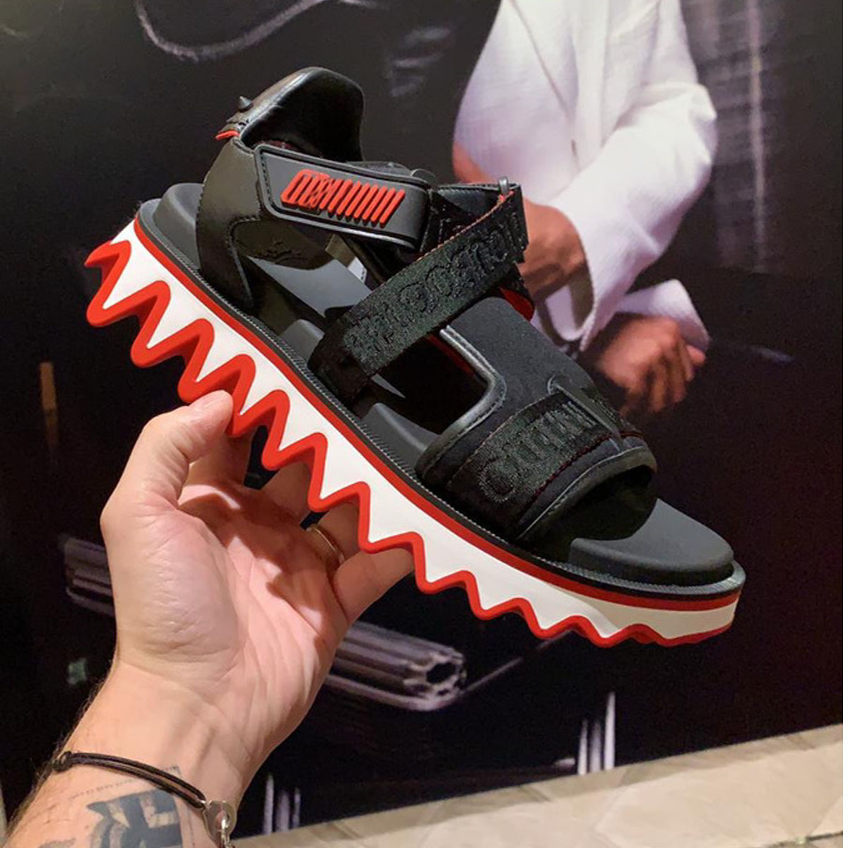 Men's Sports Sandals Shoe Red bottoms Summers Loubishark Flat,Luxury designs summer shoes for mens flats sandalies casual size38-45, Black
Men's Sports Sandals Shoe Red bottoms Summers Loubishark Flat,Luxury designs summer shoes for mens flats sandalies casual size38-45, Black
