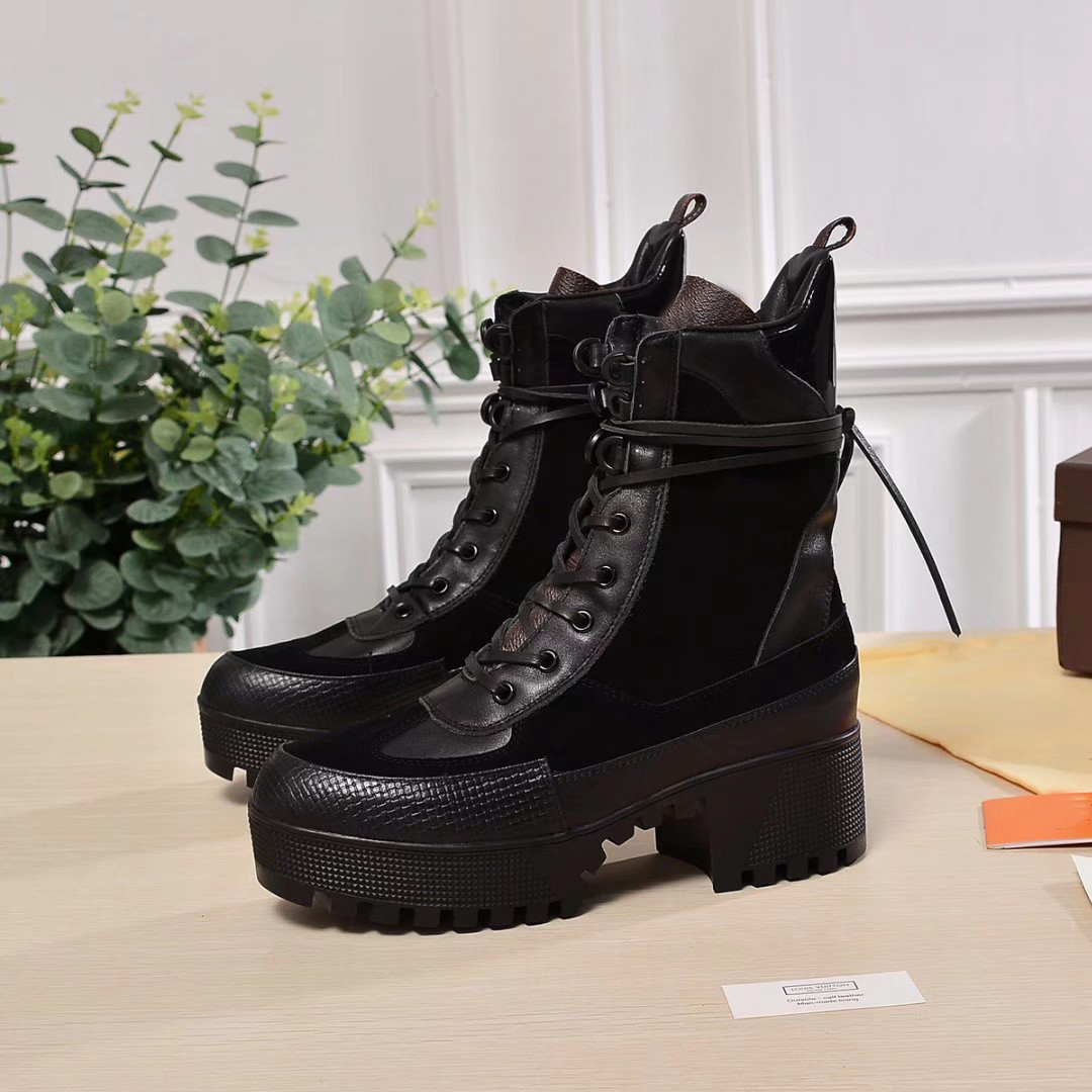 World Tour Desert Boota Women Designer Boots Platform Boot 100% Real Leather Chelsea Spaceship Ankle Heel flamingos medal Winter with Box, Black
World Tour Desert Boota Women Designer Boots Platform Boot 100% Real Leather Chelsea Spaceship Ankle Heel flamingos medal Winter with Box, Black