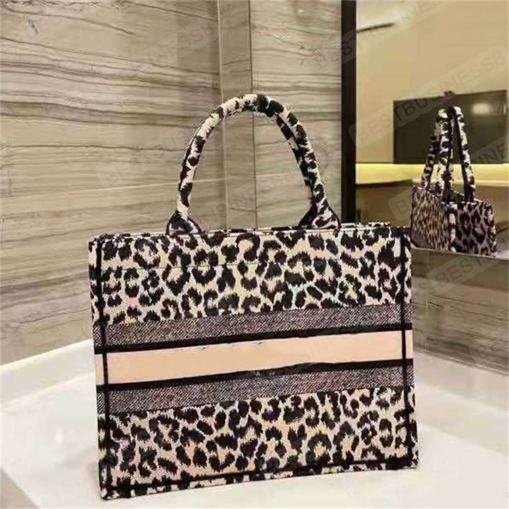 Fashion Evening Bags all-match net celebrity embroidery Tote trend canvas a variety of large-capacity handbags for women as gift boxes, Don't place an order
Fashion Evening Bags all-match net celebrity embroidery Tote trend canvas a variety of large-capacity handbags for women as gift boxes, Don't place an order