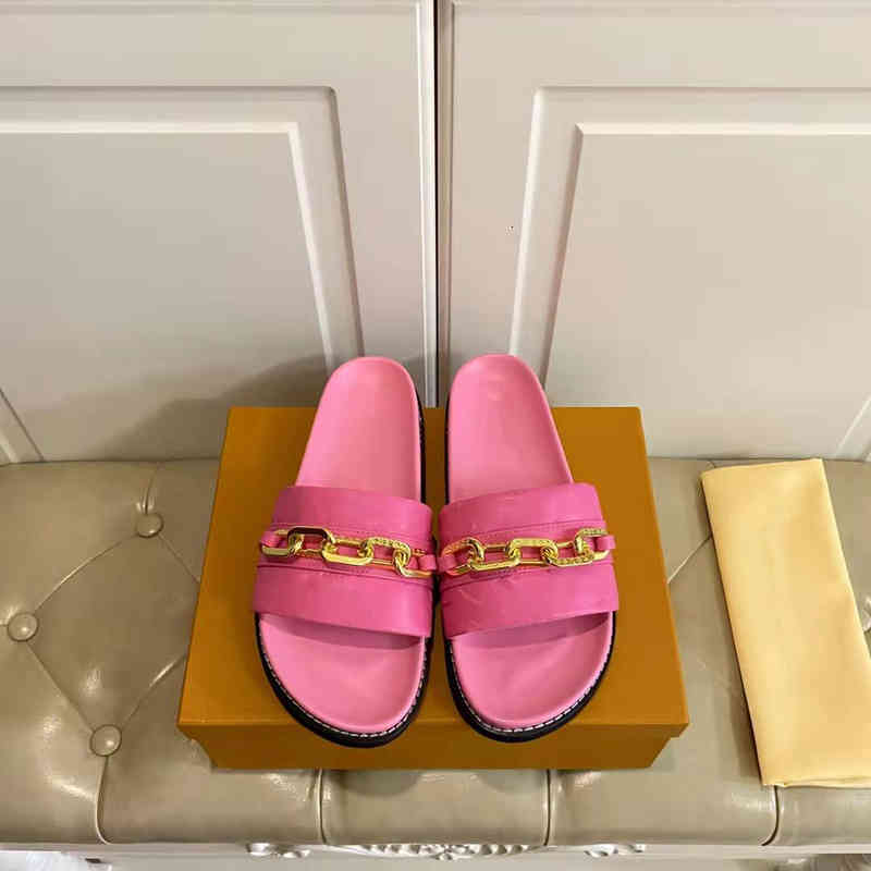 Slippers spring ss PASEO FLAT COMFORT embossed lambskin which is accessorized with an oversized gold-tone chain Size 35-42 Z6FJ, 1# shoe box
Slippers spring ss PASEO FLAT COMFORT embossed lambskin which is accessorized with an oversized gold-tone chain Size 35-42 Z6FJ, 1# shoe box