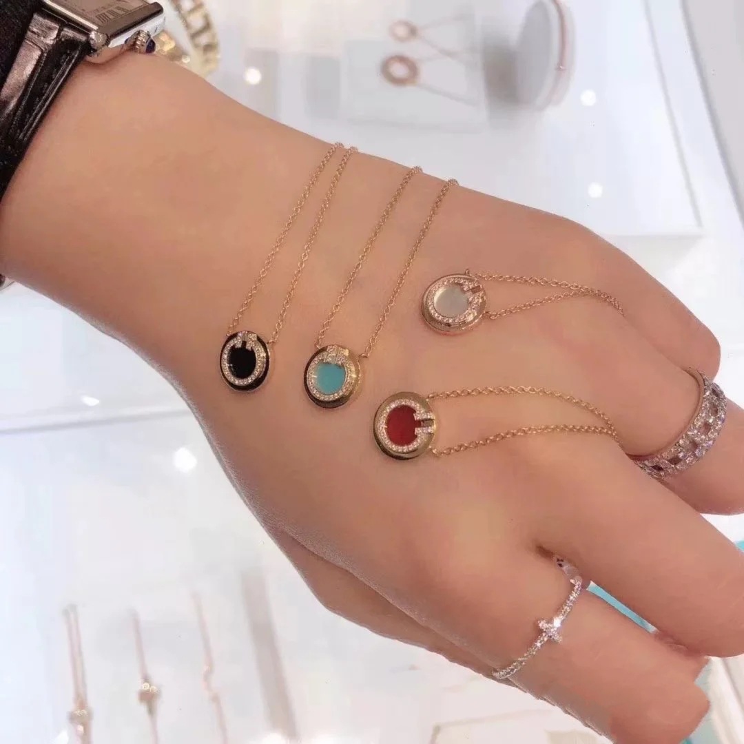 S925 Silver Chain Fashion Double T Home Bracelet Agate Stone Diamond Round Luxury Jewelry 18K Rose Gold, Black
S925 Silver Chain Fashion Double T Home Bracelet Agate Stone Diamond Round Luxury Jewelry 18K Rose Gold, Black