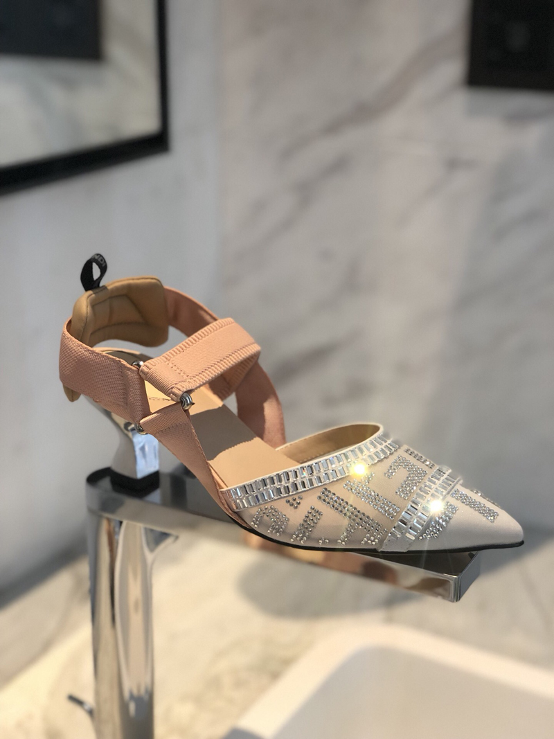 2021 Good Quality Fashion Women Luxurys Designers Shoes Designer Sandals Womens Luxury High Heels Sandal Dress Shoess With Box Size 35-41 -H327, Khaki
2021 Good Quality Fashion Women Luxurys Designers Shoes Designer Sandals Womens Luxury High Heels Sandal Dress Shoess With Box Size 35-41 -H327, Khaki