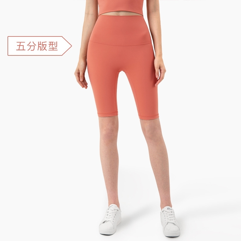 2020 new Lulu nude high waist and hip Yoga Pants one piece cut 5-point fitness shorts, Black;white
2020 new Lulu nude high waist and hip Yoga Pants one piece cut 5-point fitness shorts, Black;white
