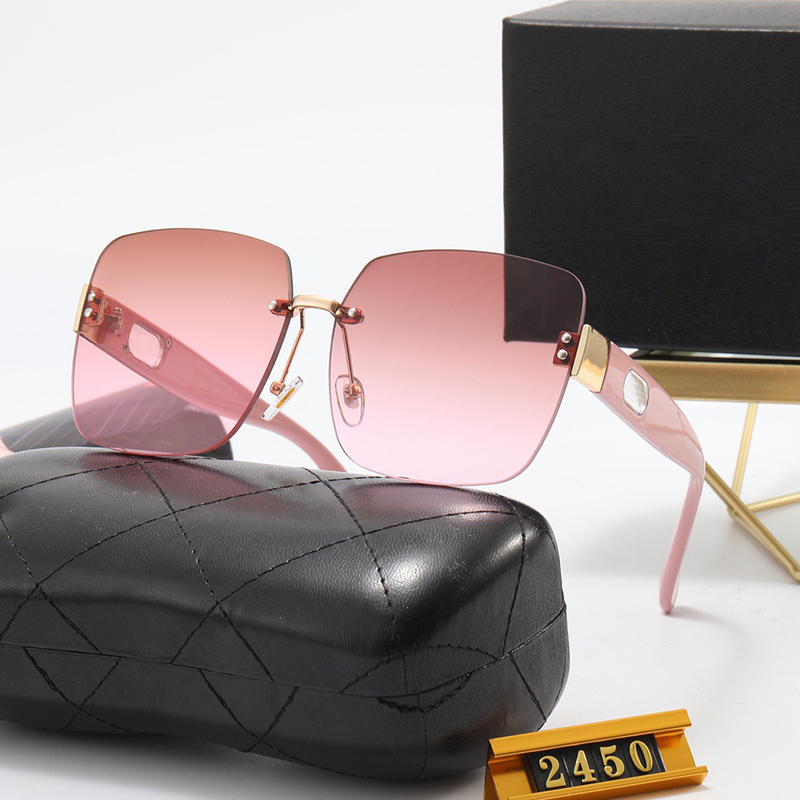 Simple generous sunglasses fashion ladies large square lens cutting technology pure color anti-ultraviolet sun-shading catwalk street shooting popular glasses
Simple generous sunglasses fashion ladies large square lens cutting technology pure color anti-ultraviolet sun-shading catwalk street shooting popular glasses