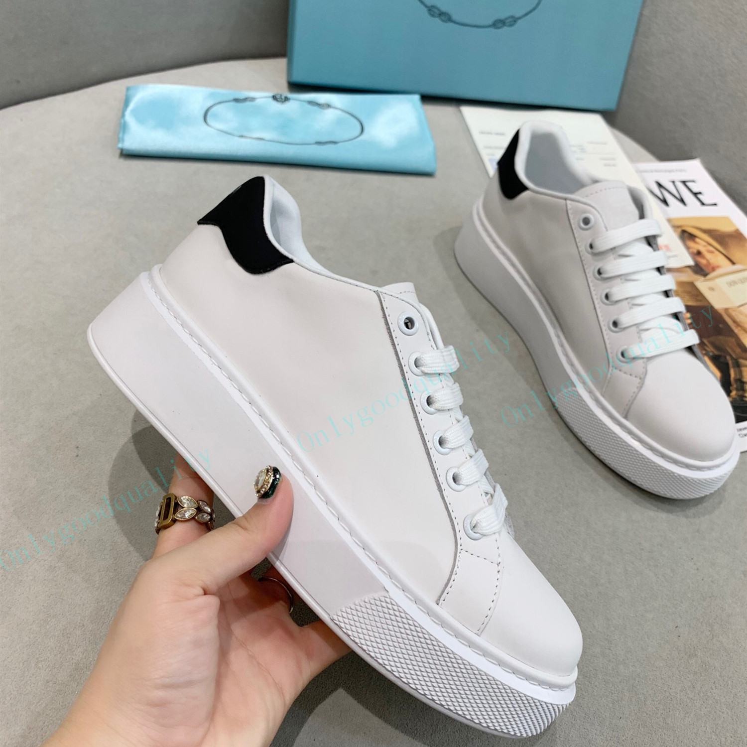 Top quality Mens Casual shoes Womens sneaker Fashion Chaussures Shoe Beautiful Platform Sneakers Leather Solid Colors Dress Large size 35-45 with box, 32
Top quality Mens Casual shoes Womens sneaker Fashion Chaussures Shoe Beautiful Platform Sneakers Leather Solid Colors Dress Large size 35-45 with box, 32