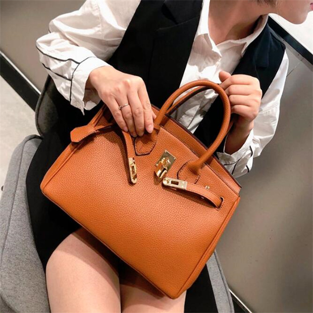 Designers Handbags Shoulder Ladies luxury Crossbody Tote Handbag Classic Genuine Leather Silver Clasp Large Capacity Long, As shown
Designers Handbags Shoulder Ladies luxury Crossbody Tote Handbag Classic Genuine Leather Silver Clasp Large Capacity Long, As shown