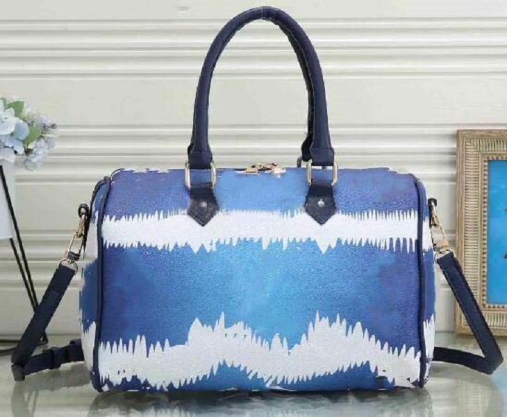 Luxurys Designers Bags 2021 33 size Fashion Color Bag Designer Handbag Handbags Tie Dye Handle with Shoulder Strap Boston, Pink
Luxurys Designers Bags 2021 33 size Fashion Color Bag Designer Handbag Handbags Tie Dye Handle with Shoulder Strap Boston, Pink