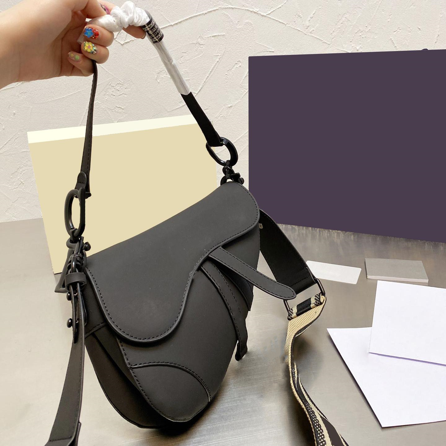 Saddle 2021 SS Top Quality lady bag Cross Body Bags wallet Designer Women Fashion Patent Leather purses Ladies Horsebit Buckle Handbags women's handbag wallets Purse, As shown in picture4
Saddle 2021 SS Top Quality lady bag Cross Body Bags wallet Designer Women Fashion Patent Leather purses Ladies Horsebit Buckle Handbags women's handbag wallets Purse, As shown in picture4