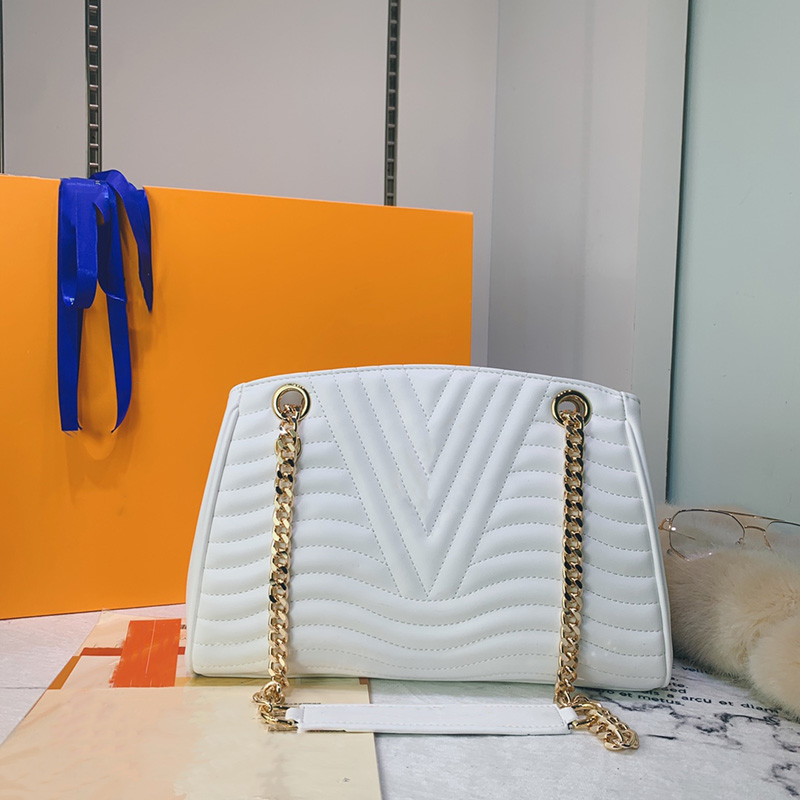 Luxurys Designers Bags Wave Chain Tote Soft Calfskin Women Shoulder Bag Black White Dress Handbags Purse BIG Space Key holder M51496
Luxurys Designers Bags Wave Chain Tote Soft Calfskin Women Shoulder Bag Black White Dress Handbags Purse BIG Space Key holder M51496