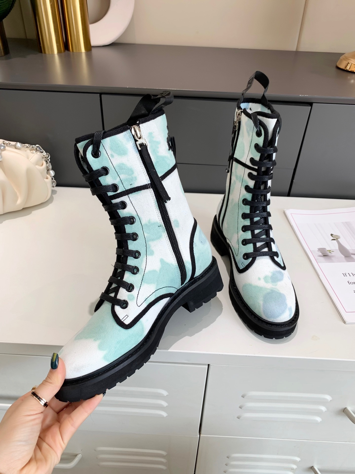 boots women's autumn and winter 2021 tie-dye graffiti color versatile thick-soled mid-tube boot leather motorcycle booties size 35-41, Black
boots women's autumn and winter 2021 tie-dye graffiti color versatile thick-soled mid-tube boot leather motorcycle booties size 35-41, Black