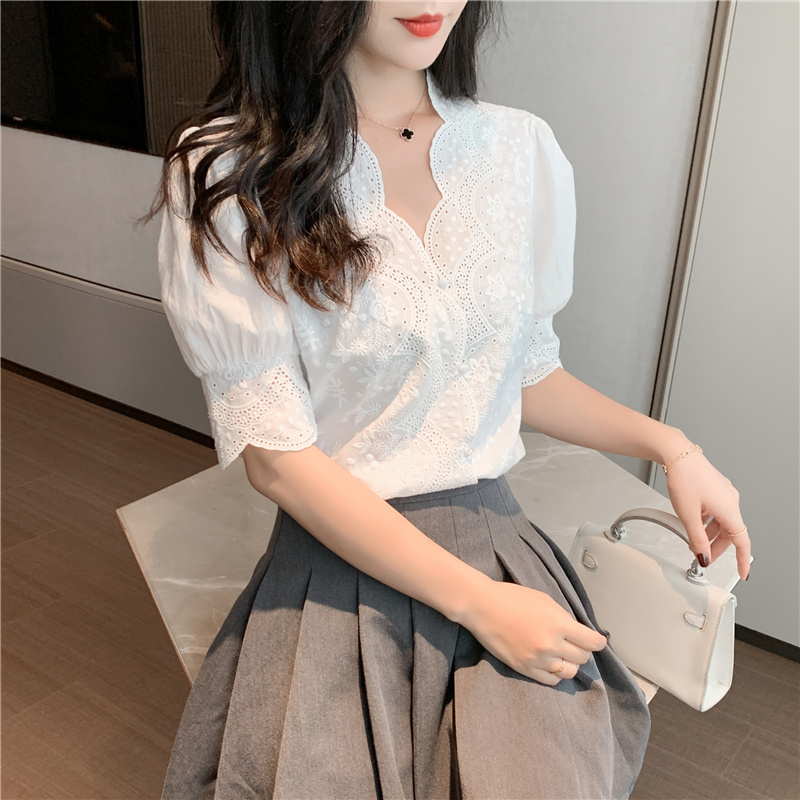 Summer White Short Sleeve Shirts Women Tops Casual Sweet V Neck Blouse Cotton Embroidery Clothing Blusas 13102 210508