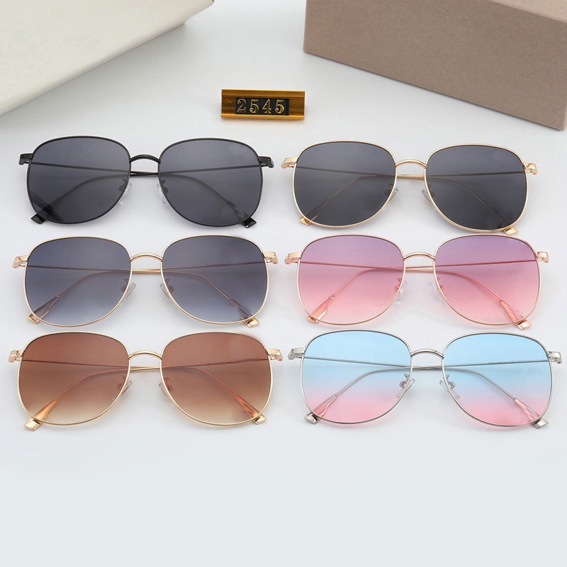 Ultralight metal men women sunglasses simple versatile gradient color anti-ultraviolet retro round golden rim temperament sweet girl gift classic glasses case
Ultralight metal men women sunglasses simple versatile gradient color anti-ultraviolet retro round golden rim temperament sweet girl gift classic glasses case