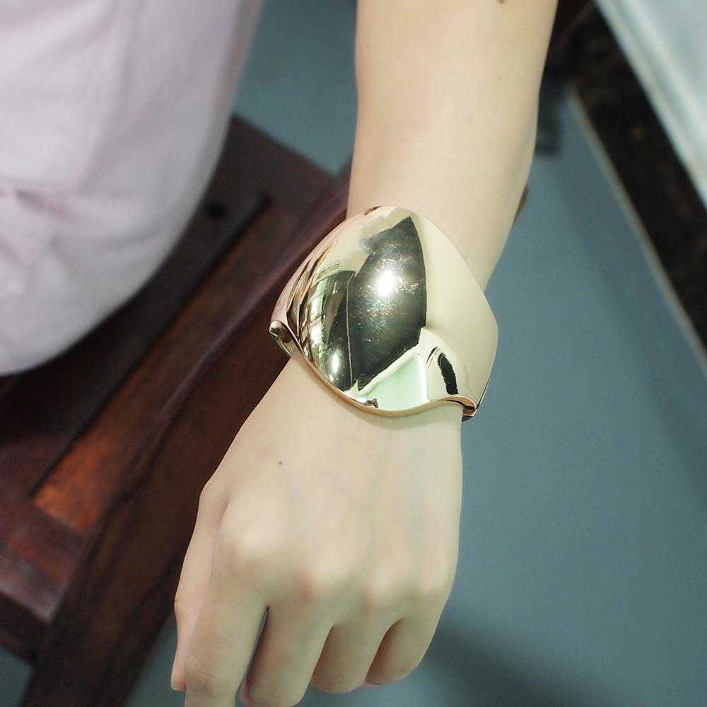 Classic Punk Shiny Surface Alloy Statement Cuff Bracelets for Women Fashion Jewelry Big Alloy Bangles Wholesale Ukmoc Q0722
Classic Punk Shiny Surface Alloy Statement Cuff Bracelets for Women Fashion Jewelry Big Alloy Bangles Wholesale Ukmoc Q0722