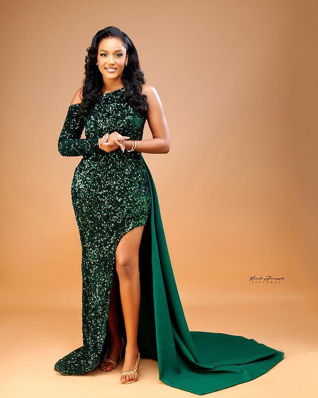 2021 Plus Size Arabic Aso Ebi Sparkly Sexy Green Prom Dresses High Split Sequined Sheath Evening Formal Party Second Reception Gowns ZJ225